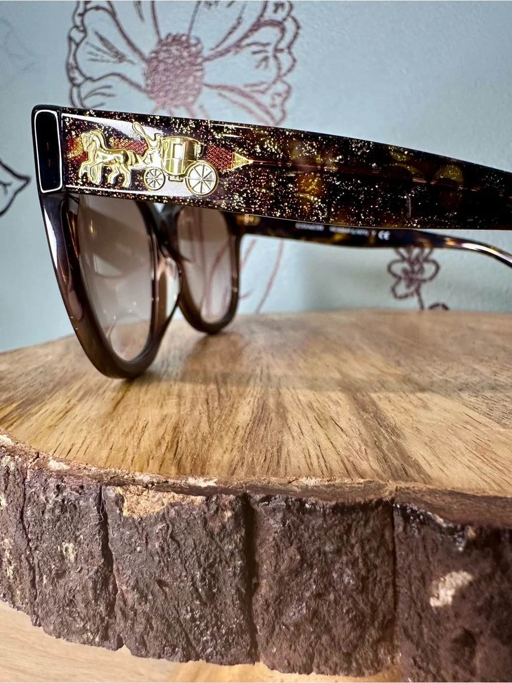 Coach Women’s Sunglasses - Classic Oversized Style - Picture 6 of 9